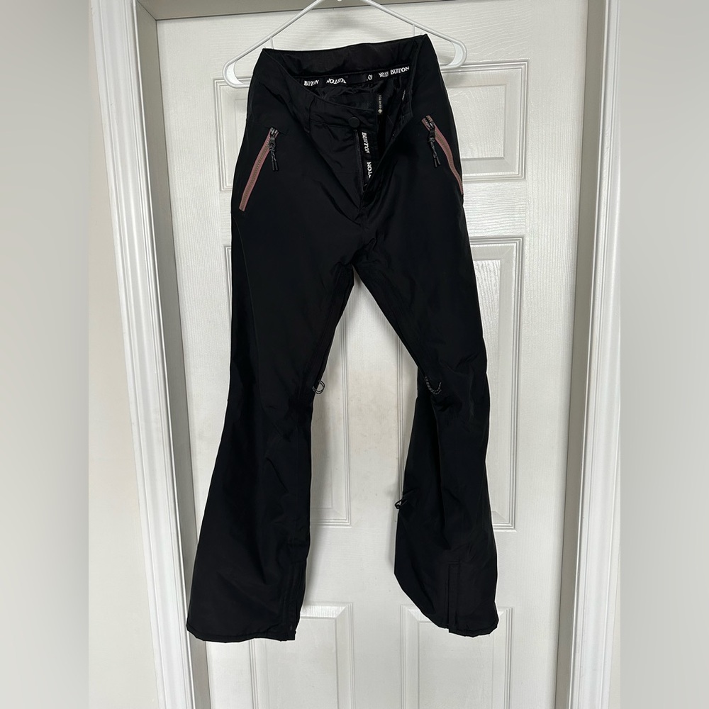 Burton Women’s GORE-TEX insulated Snowboard Pants - black in size Small